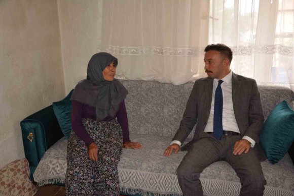 BAŞSAVCI OZAN KAPICI, ŞEHİT ANNESİNİ EVİNDE ZİYARET ETTİ