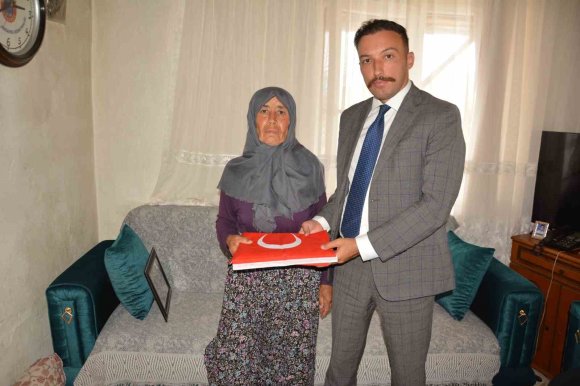 BAŞSAVCI OZAN KAPICI, ŞEHİT ANNESİNİ EVİNDE ZİYARET ETTİ