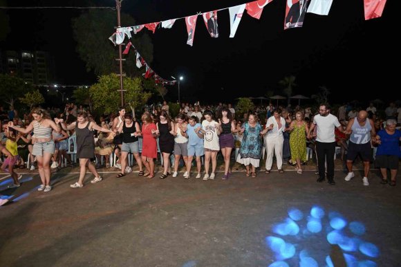 MERSİN’DE ‘YAZ DOSTUM’ KONSERLERİ VATANDAŞLARI MÜZİKLE BULUŞTURUYOR