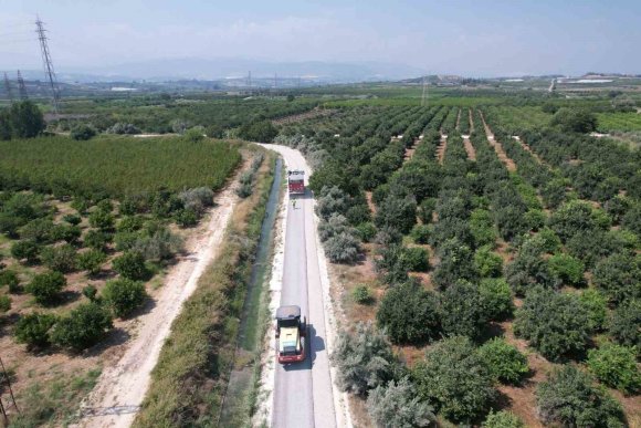 AKDENİZ’DE TARIM YOLLARI SOĞUK ASFALTLA YENİLENİYOR