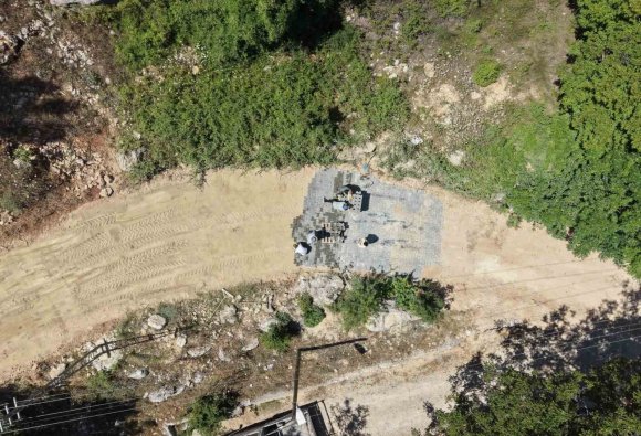 TARSUS’TA KIRSAL MAHALLELERİN YOLLARI PARKEYLE YENİLENİYOR