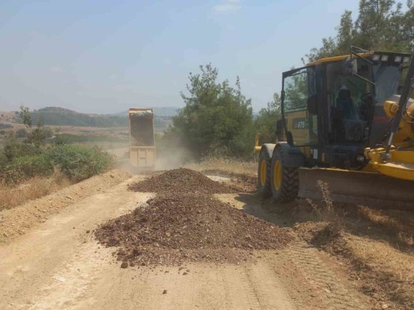 TARSUS’TA KIRSAL MAHALLELERDE YOL ÇALIŞMALARI SÜRÜYOR