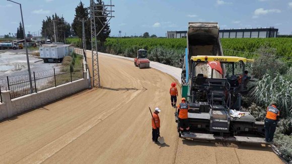 MERSİN’DE 4 MAHALLENİN ORTAK KULLANDIĞI YOL YENİLENDİ
