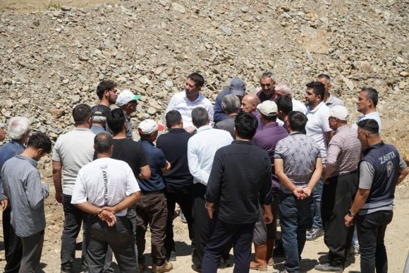 FEKE’DE CÖMERT ÖZEN SAHADA "HER MAHALLEMİZE AYNI GAYRETLE HİZMET EDECEĞİZ"