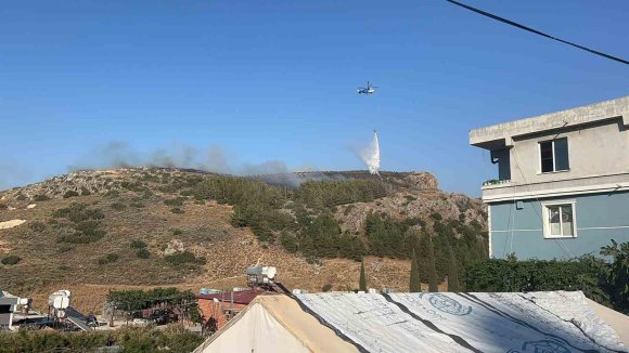 HATAY’DA ORMAN YANGININA HAVADAN VE KARADAN MÜDAHALE SÜRÜYOR