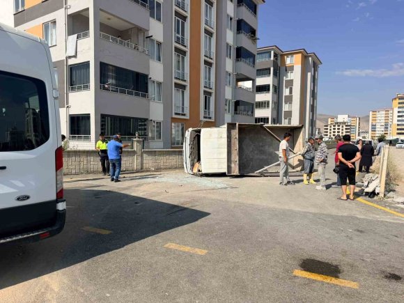 KAHRAMANMARAŞ’TA TRAFİK KAZASI: 2 YARALI