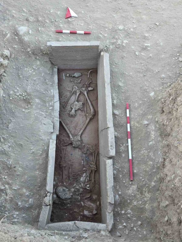 ASPENDOS’TA 2 BİN 400 YILLIK GÜREŞÇİ MEZARI KEŞFEDİLDİ