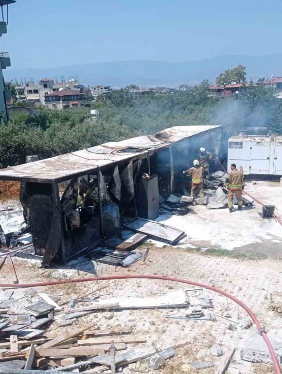 DEFNE’DE KONTEYNER YANGINI YAŞANDI