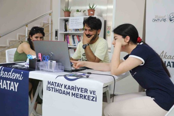 HBB, YKS TERCİH SÜRECİNDE ADAYLARA ÜCRETSİZ DANIŞMANLIK HİZMETİ VERDİ