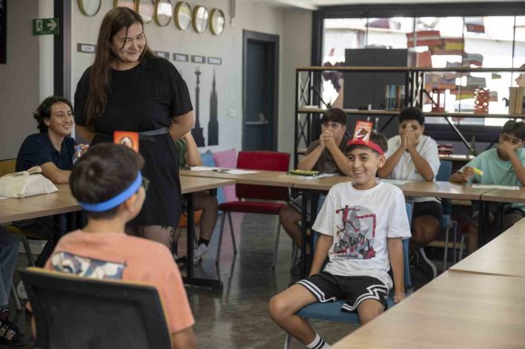 İNGİLİZCEYİ OYUNLARLA ÖĞRENİYORLAR: ‘HELLO MERSİN’ YAZ PROGRAMI SÜRÜYOR