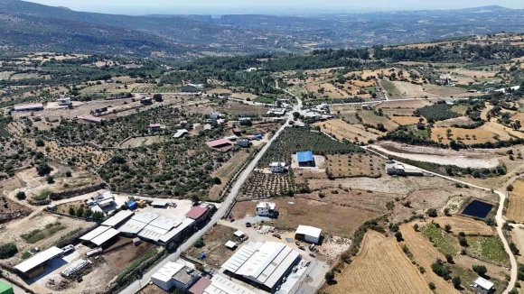 MERSİN’DE KIRSAL YOLLAR GÜVENLİ VE KONFORLU HALE GETİRİLİYOR