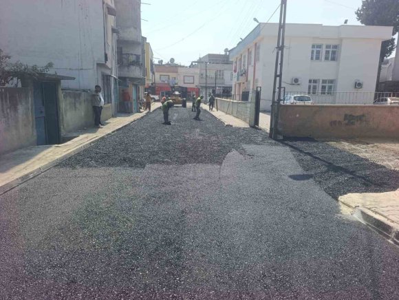 AKDENİZ’DE BOZULAN YOLLAR İÇİN EKİPLER SAHADA
