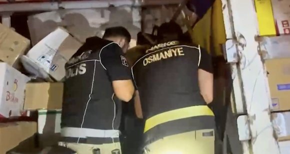 OSMANİYE VE GAZİANTEP POLİSİNDEN ORTAK OPERASYON: 89 KİLO UYUŞTURUCU ELE GEÇİRİLDİ