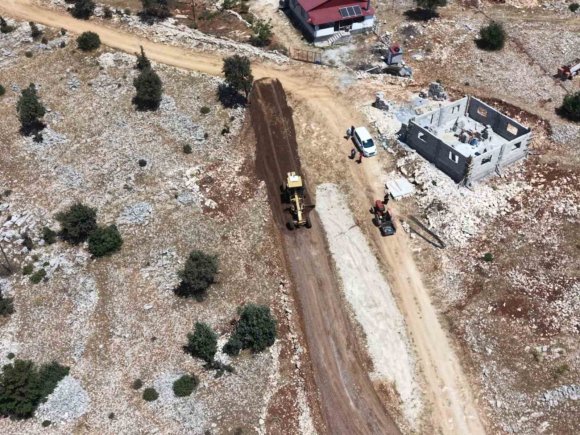 TARSUS’TA KIRSAL MAHALLELERİN YOL SORUNU ÇÖZÜLÜYOR