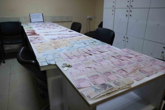 ANTALYA’DA YAKALANAN DİLENCİNİN ÜZERİNDEN 17 BİN TL ÇIKTI