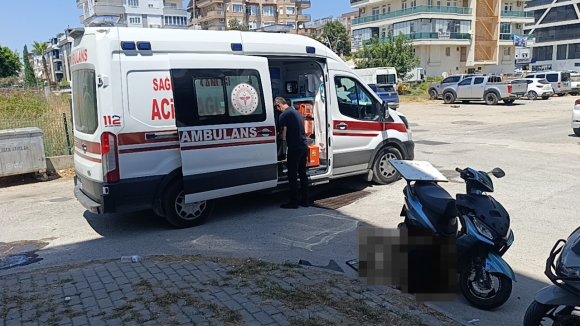 OTOMOBİL İLE MOTOSİKLET ÇARPIŞTI: 1 YARALI