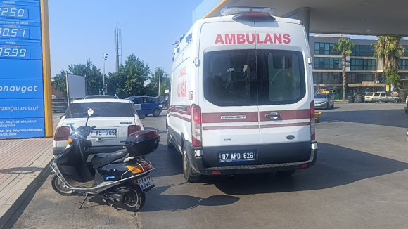 MANAVGAT’TA MOTOSİKLET KAZASI: 2 YARALI