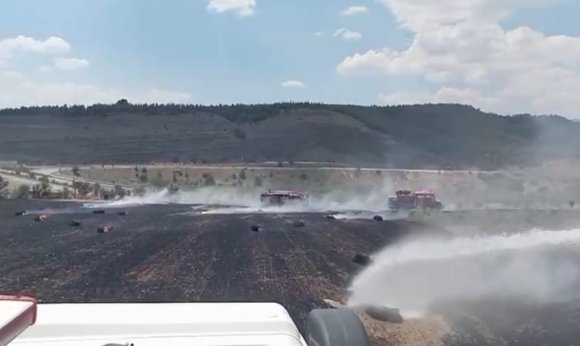 BURDUR’DA 20 DÖNÜMLÜK OTLUK ALANDA YANGIN