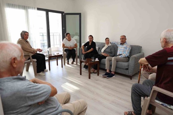50 YILLIK İNŞAAT TEKNİKERİNDEN DEPREM KONUTLARINA ÖVGÜ
