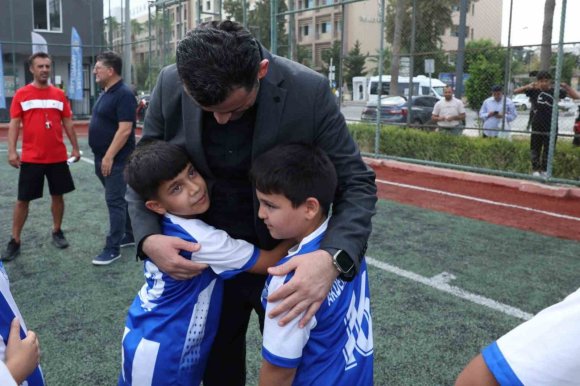 AKDENİZLİ YÜZLERCE ÇOCUK SPORLA GELECEĞE HAZIRLANIYOR
