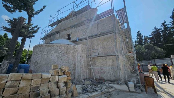 DEPREMDE HASAR GÖREN 441 YILLIK İSKENDERUN AZİZ CORC RUM ORTODOKS KİLİSESİ FOTOĞRAFLARDAN YOLA ÇIKILARAK ORİJİNAL HALİYLE RESTORE EDİLİYOR