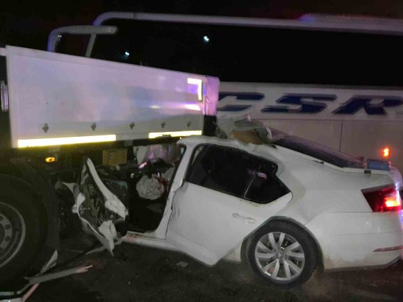 DOĞUM GÜNÜ KUTLAMASINA GİDERKEN YAŞANAN FECİ KAZADA: 24 VE 23 YAŞINDAKİ 2 GENÇ ÖLDÜ