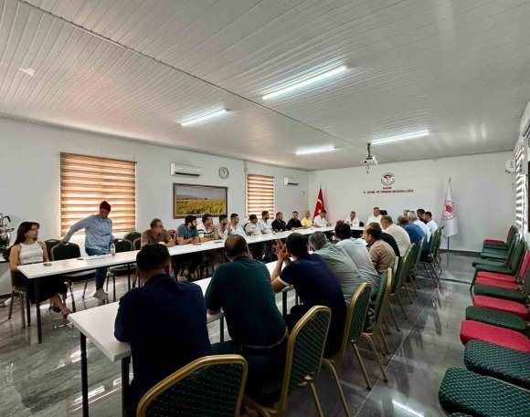 HATAY’DA SALÇA ÜRETİCİLERİYLE SEKTÖREL DEĞERLENDİRME TOPLANTISI GERÇEKLEŞTİRİLDİ