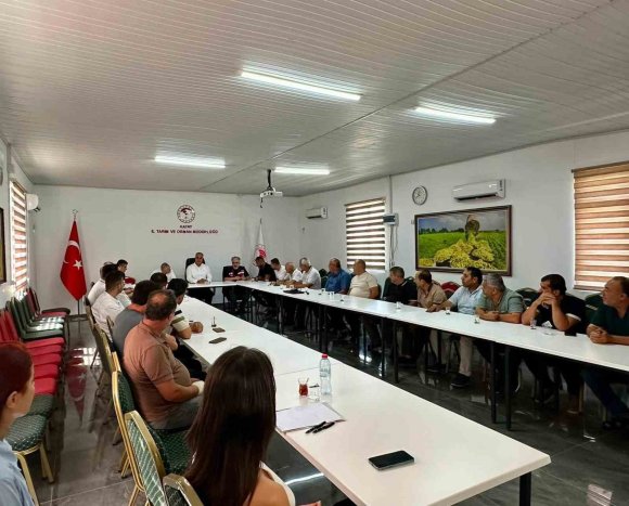 HATAY’DA SALÇA ÜRETİCİLERİYLE SEKTÖREL DEĞERLENDİRME TOPLANTISI GERÇEKLEŞTİRİLDİ