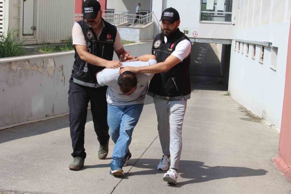 EVİNDE 283 BİN SENTETİK HAP YAKALATTI, SAVUNMASI PES DEDİRTTİ