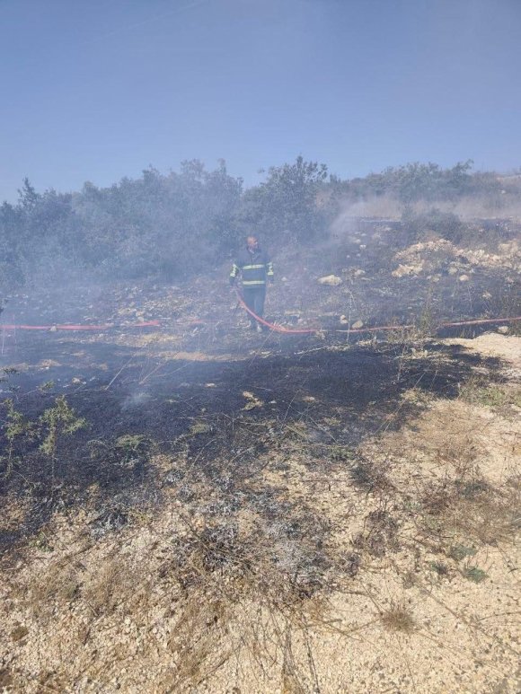 YAYLADAĞI’NDA ARAZİ YANGINI GENİŞ ALANA YAYILMADAN SÖNDÜRÜLDÜ