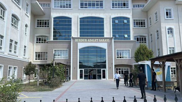 YARGITAY’IN BOZDUĞU DAVADA POLİS MEMURU YENİDEN YARGILANDI, ADLİ KONTROL ŞARTIYLA TAHLİYE EDİLDİ