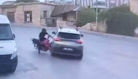 MERSİN’DE OTOMOBİL İLE MOTOSİKLET ÇARPIŞTI: 1 YARALI
