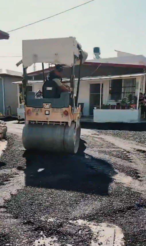 ANTAKYA’DA AKASYA VE GÜZELBURÇ MAHALLELERİNDE YOLLAR ASFALTLANDI