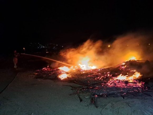 ANTAKYA’DA ÇÖPLÜK YANGINI KONTROL ALTINA ALINDI