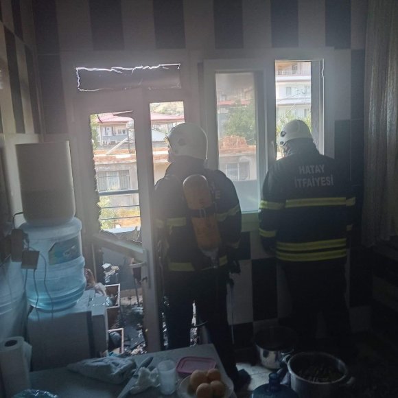 HASSA’DA EV YANGINI BÜYÜMEDEN KONTROL ALTINA ALINDI