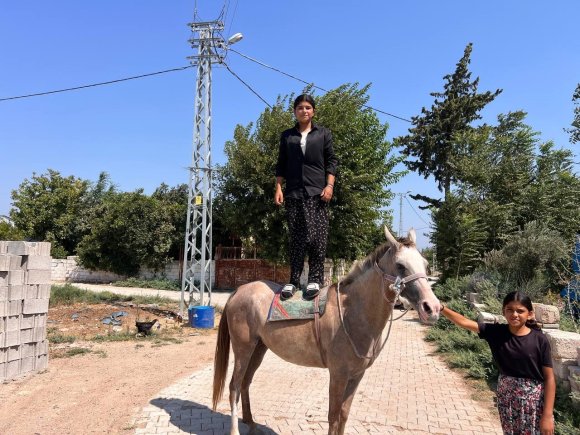 BABASINA DESTEK ÇIKMAK İÇİN KEÇİ BESLEYİP HAYVAN TİCARETİ YAPMAYA BAŞLADI