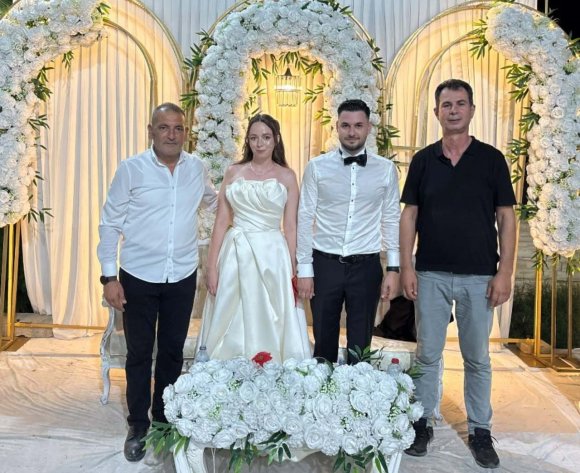 POLONYALI JULİA İLE MUSTAFA’NIN BAKLAVAYLA BAŞLAYAN AŞKI DÜĞÜN PASTASIYLA TAÇLANDI