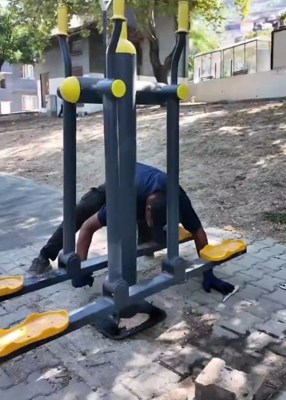 ANTAKYA’DAKİ PARKLARDA BAKIM VE YENİLEME ÇALIŞMALARI SÜRÜYOR