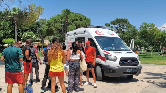 BOĞULMA TEHLİKESİ GEÇİREN GENCİN YARDIMINA CANKURTARANLAR YETİŞTİ