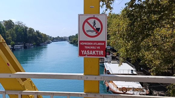 SICAKTAN BUNALAN ÇOCUKLARIN MANAVGAT IRMAĞI’NDA TEHLİKELİ SERİNLİĞİ