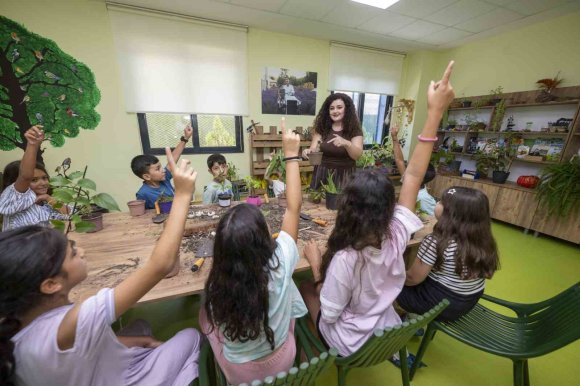 MERSİN’DE ÇOCUKLARIN YAZ TATİLİ ATÖLYELERLE RENKLENDİ