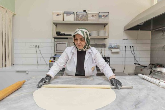 MERSİN’DE ÜRETİCİ KADIN DESTEĞİYLE KENDİ İŞİNİ KURDU