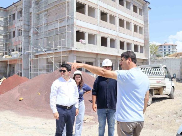ARSUZ TOKİ’DE OKUL İNŞAATLARINDA ÇALIŞMALAR SÜRÜYOR