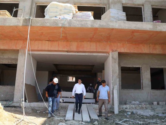 ARSUZ TOKİ’DE OKUL İNŞAATLARINDA ÇALIŞMALAR SÜRÜYOR