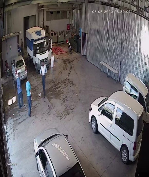 KUYTULCULAR, FAKİRLERE DAĞITILACAK ETLERİ SUCUK YAPMIŞTI