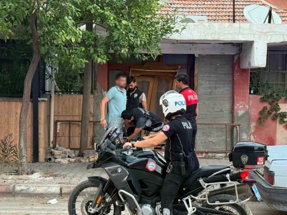 KOZAN’DA NARKOTİK UYGULAMASINDA ARANAN TERÖR ÖRGÜTÜ ÜYESİ YAKALANDI