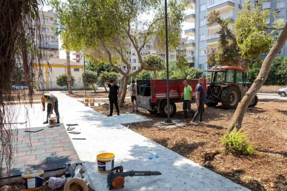 MERSİN’DE İKİ PARK BAŞTAN SONA YENİLENİYOR