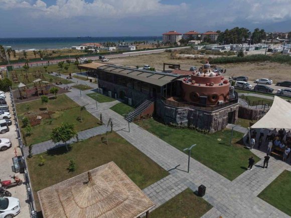 YENİLENEN İSKENDERUN AİLE KÖYÜ VATANDAŞLARIN BULUŞMA NOKTASI OLDU