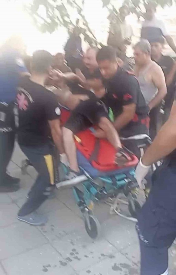 KANALA DÜŞEN GENCİ ARKADAŞI YAKALADI, İTFAİYE KURTARDI