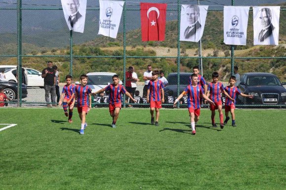 HBB, ANTAKYA’DA YENİ HALI SAHAYI HİZMETE AÇTI